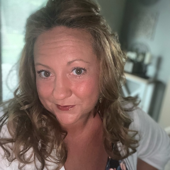 Meet your Posher, Renee - Picture 1 of 1